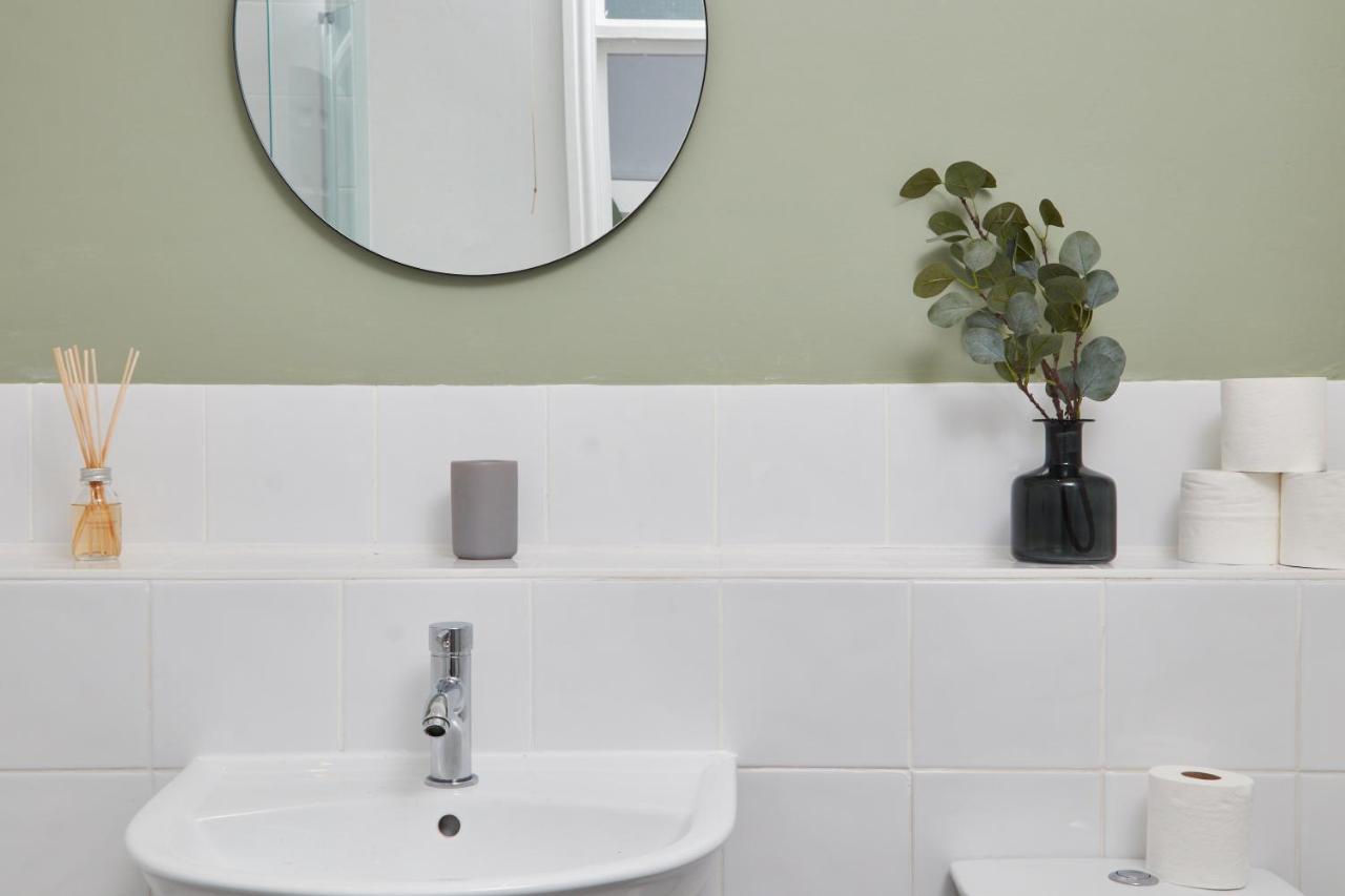 Wonderful Apartment In Bath With Garden - Sleeps 8 Bagian luar foto