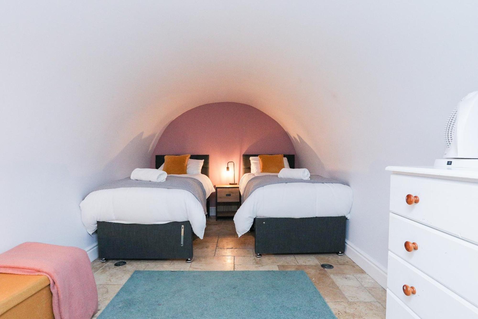 Wonderful Apartment In Bath With Garden - Sleeps 8 Bagian luar foto